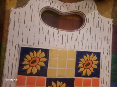Bandeja de madera con girasoles - miniatura 2