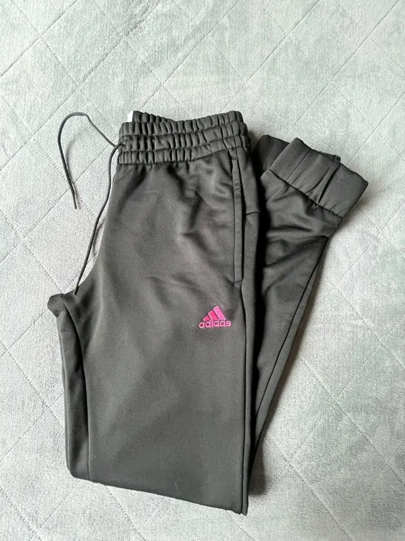 Pantalón deportivo Adidas negro
