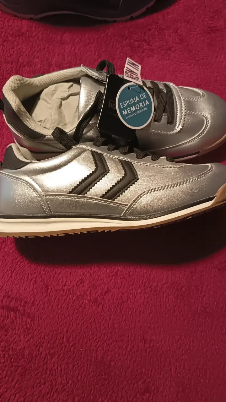 Zapatillas plateadas con espuma de memoria