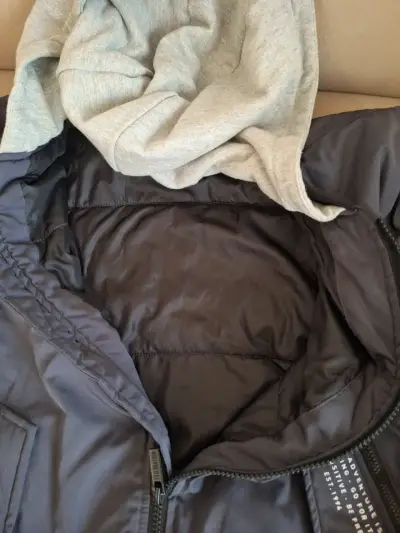 Chaqueta azul con capucha gris - miniatura 2