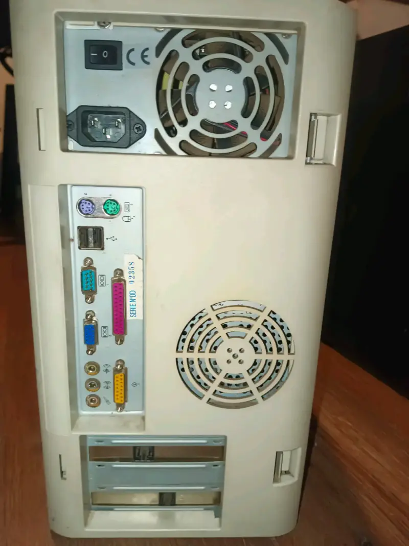 Gabinete retro año 2000 - 3