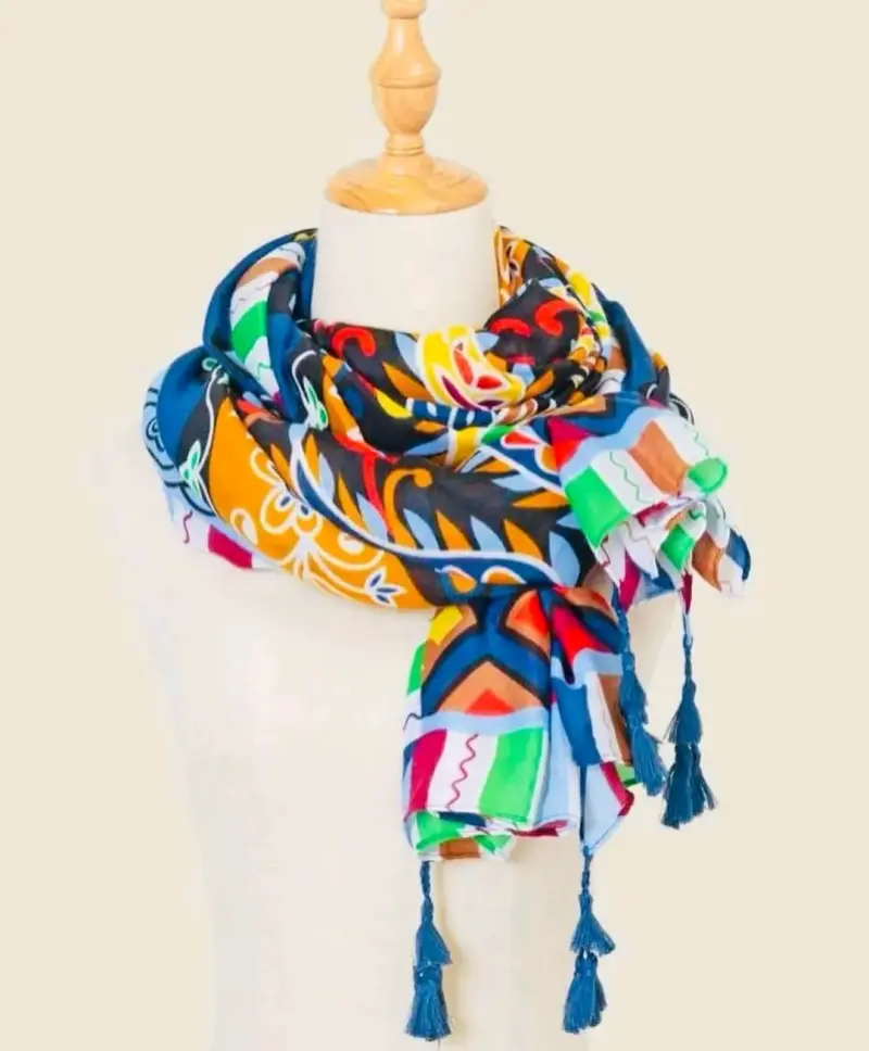 Bufanda estampada en tonos tierra - 3