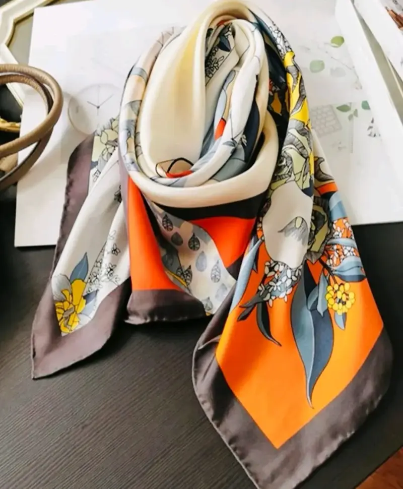 Bufanda estampada en tonos tierra - 6