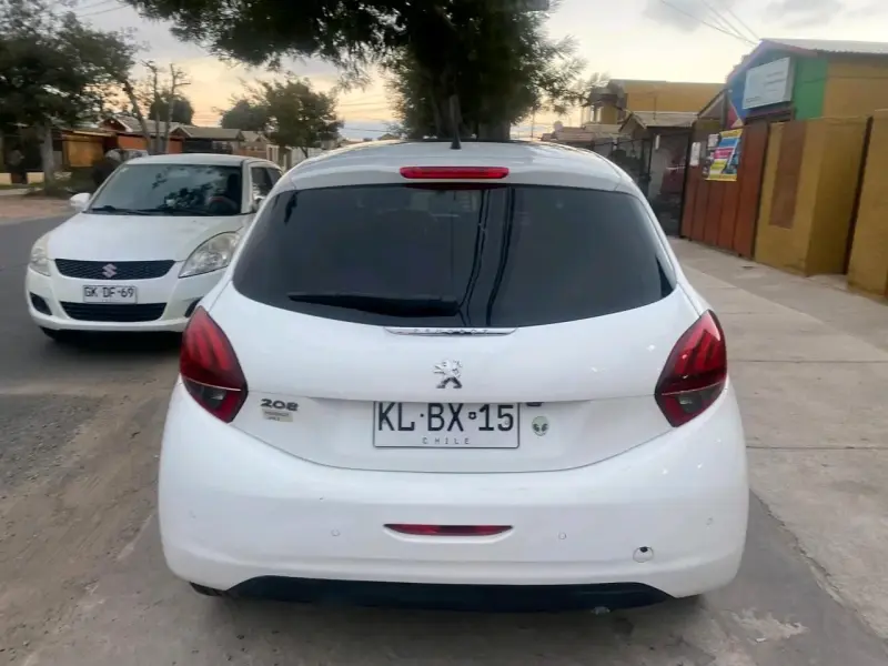 Peugeot 208 diesel buen estado - 5