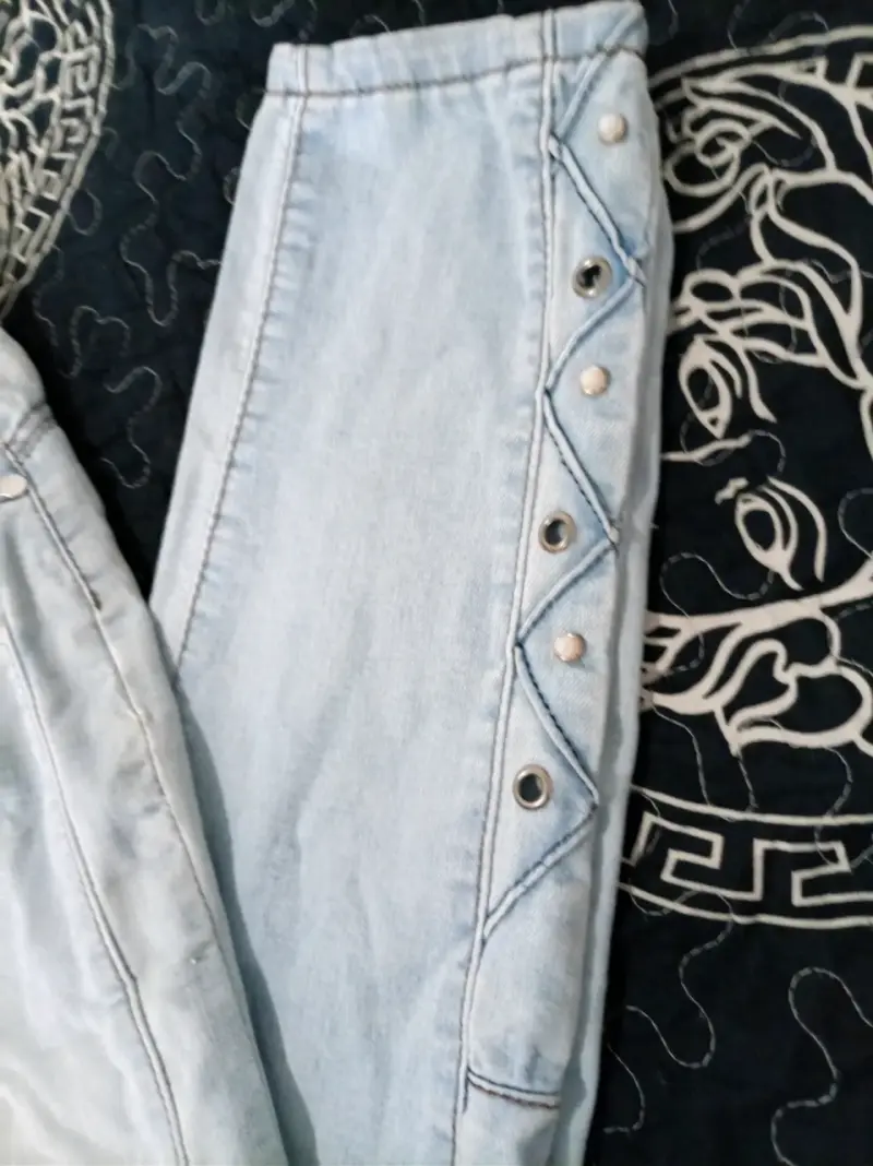 Jeans celestes con perlas elásticados - 3