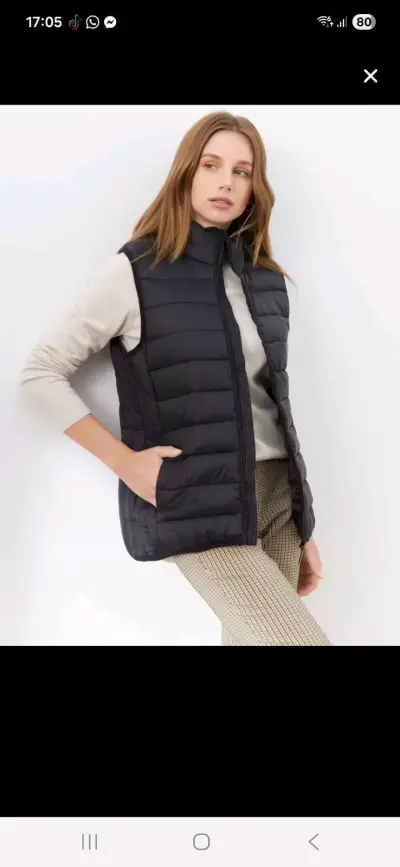 Parka acolchada negro sin mangas - miniatura 1