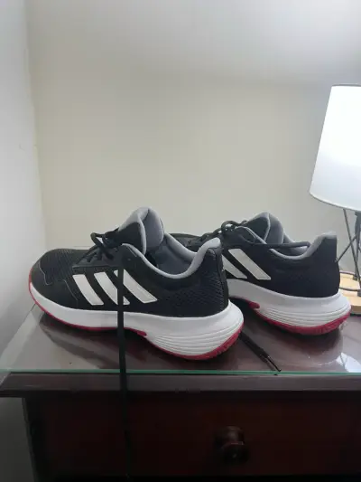 Zapatillas negras Adidas de tenis og - miniatura 1