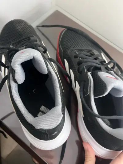 Zapatillas negras Adidas de tenis og - miniatura 2