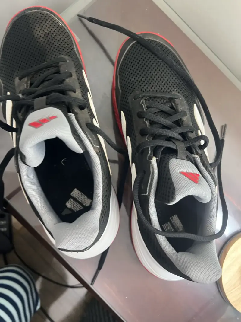 Zapatillas negras Adidas de tenis og - 4
