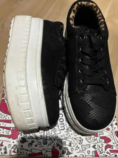 Zapatillas negras con plataforma Gotta - miniatura 2