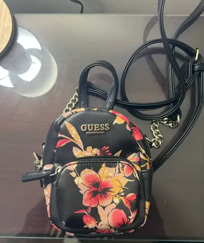 Mini mochila Guess floral - miniatura 1