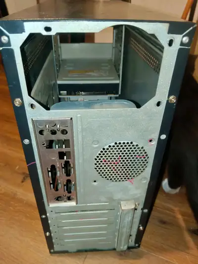 Gabinete vacío para proyecto - miniatura 2