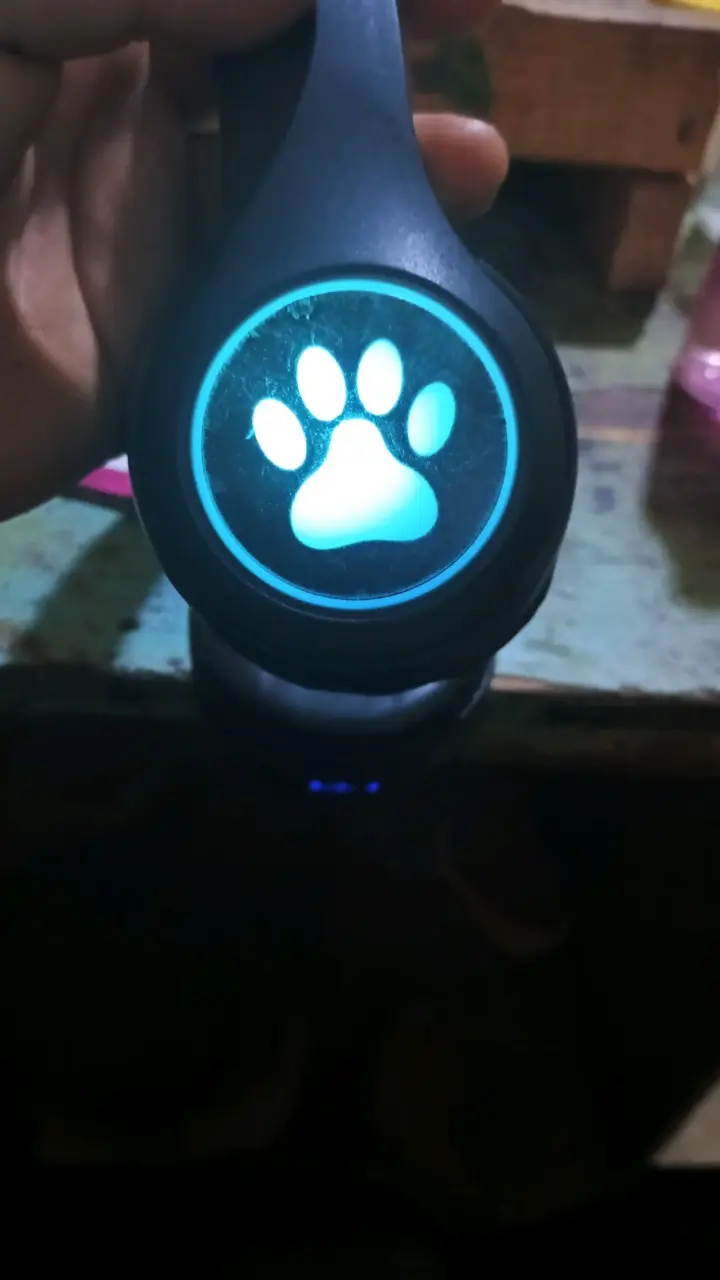 Audífonos inalámbricos con LED