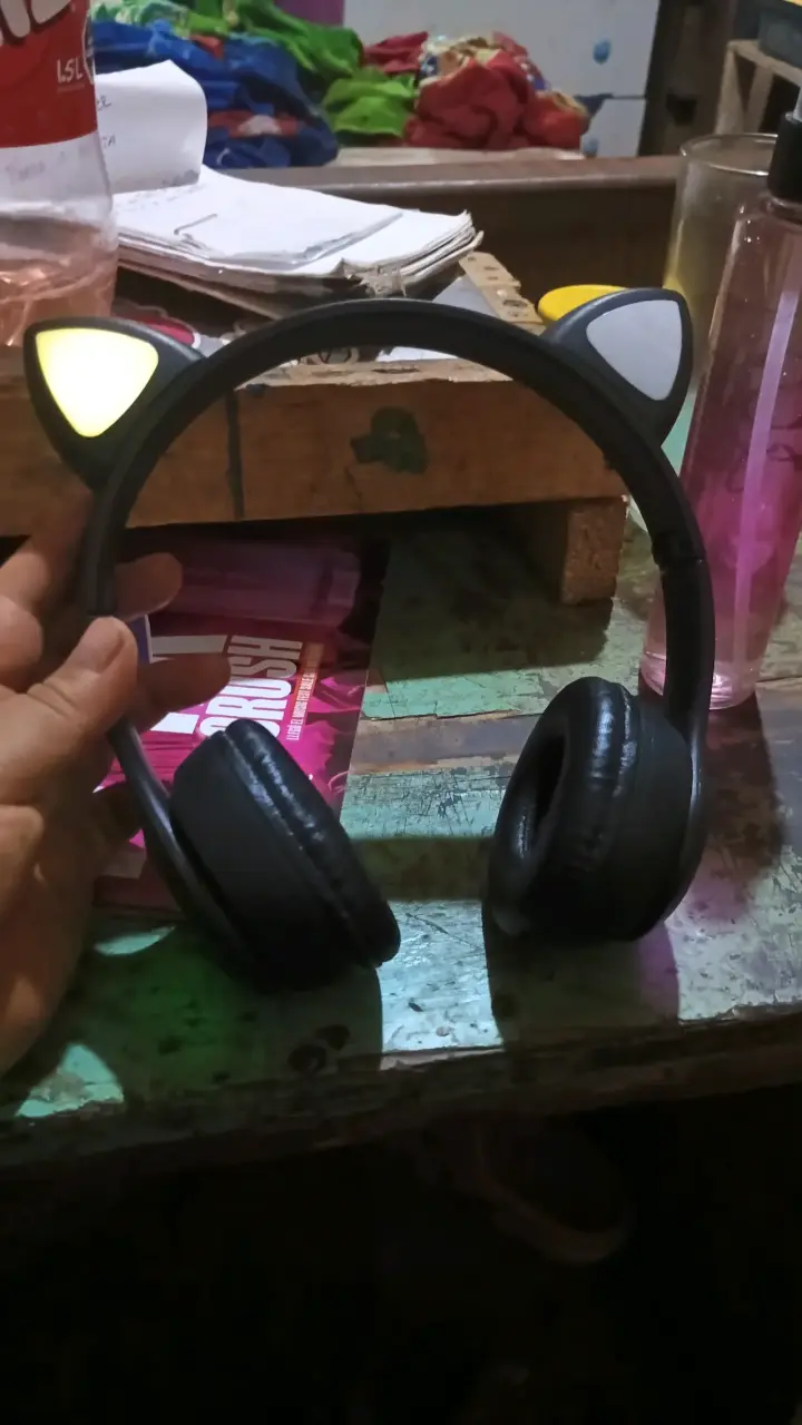 Audífonos inalámbricos con LED - 2