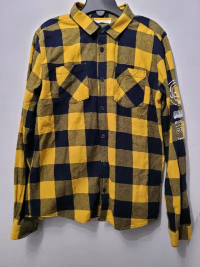Camisa a cuadros amarilla y negra - miniatura 1