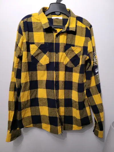 Camisa a cuadros amarilla y negra - miniatura 2