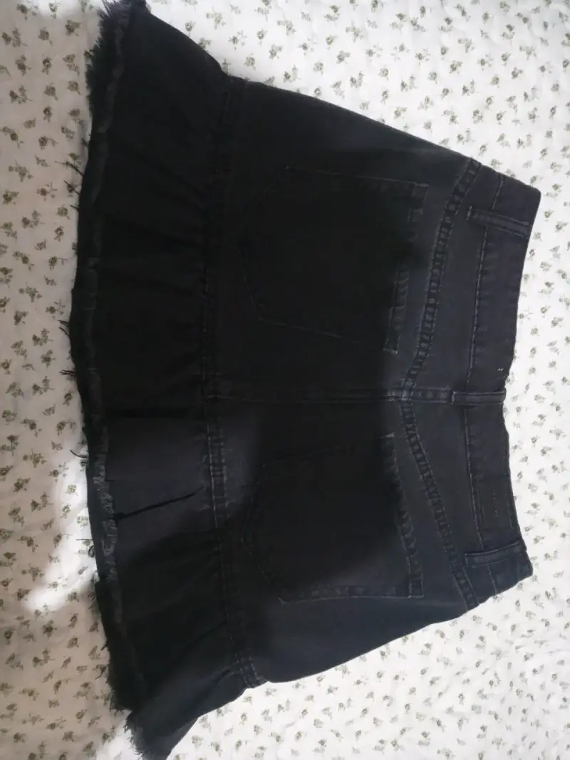 Falda negra con volantes - 2