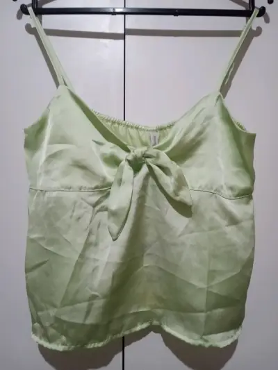Polera verde claro con lazo - miniatura 1