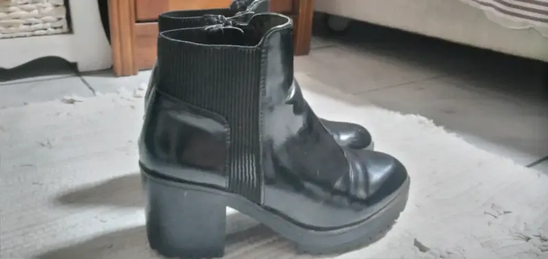 Botines de cuero negros