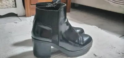 Botines de cuero negros - miniatura 1