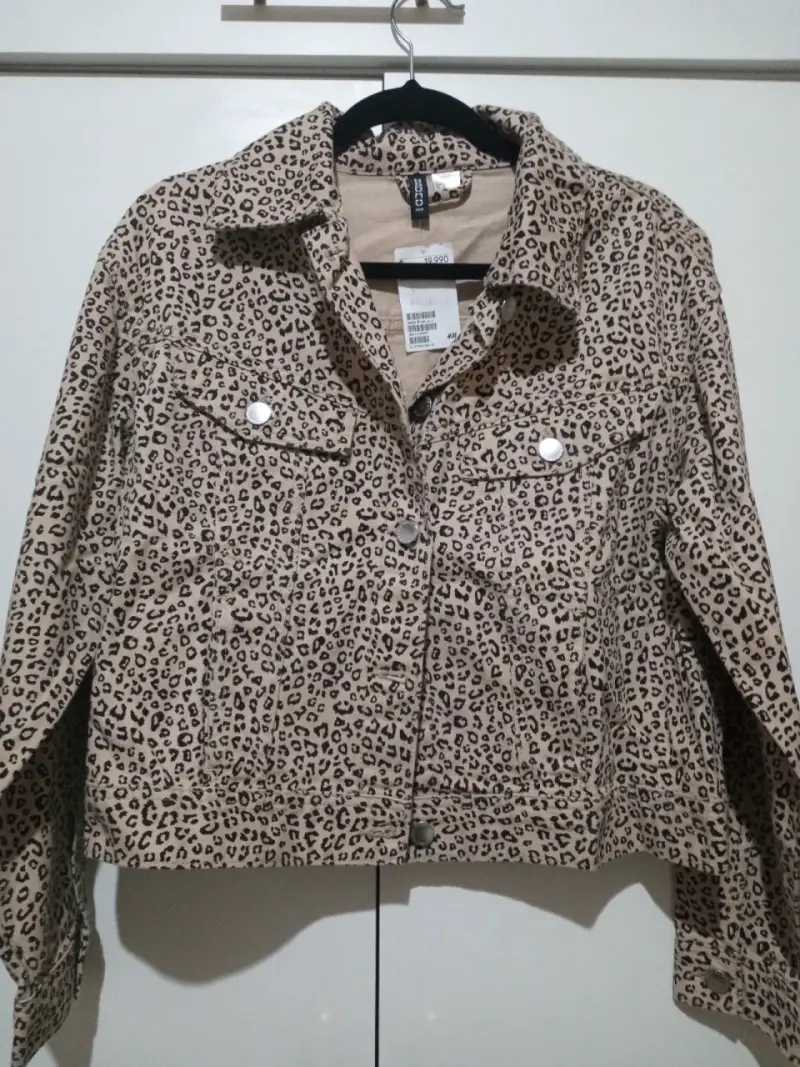 Chaqueta corta estampado leopardo