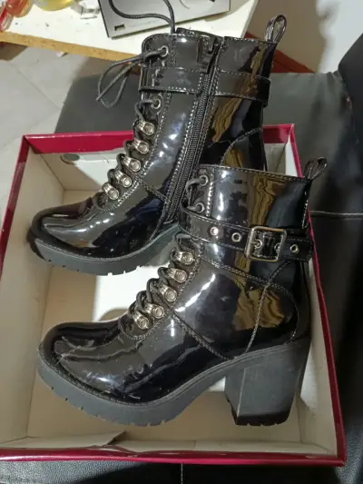 Botines negros charol con plataforma - miniatura 1