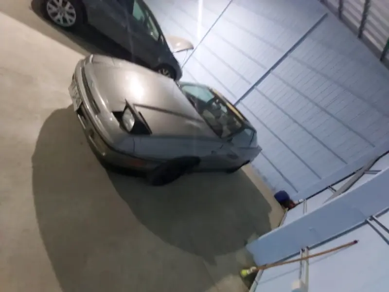 Auto deportivo clásico gris - 2