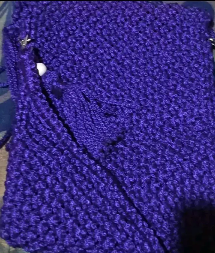 Cartera tejida morada