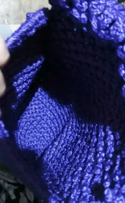 Cartera tejida morada - miniatura 3