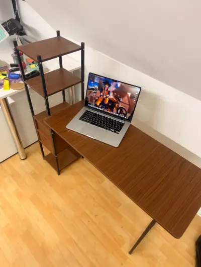 Escritorio con estantería - miniatura 1