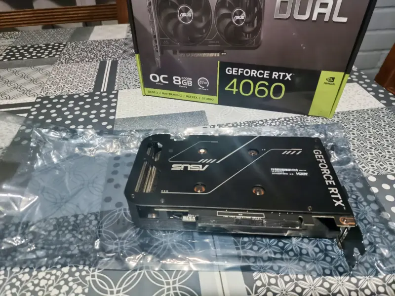 Tarjeta gráfica ASUS GeForce RTX 4060 - 2