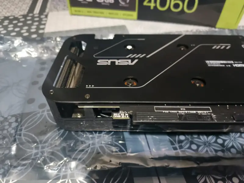 Tarjeta gráfica ASUS GeForce RTX 4060 - 3