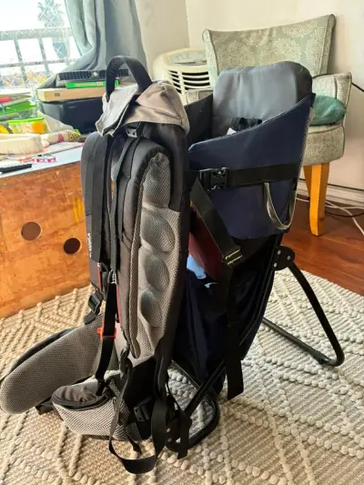 Mochila porta bebé azul - miniatura 1