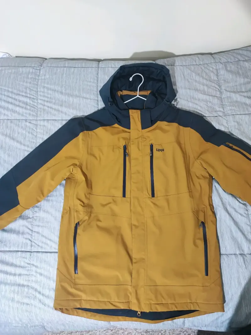 Parka impermeable mostaza y azul