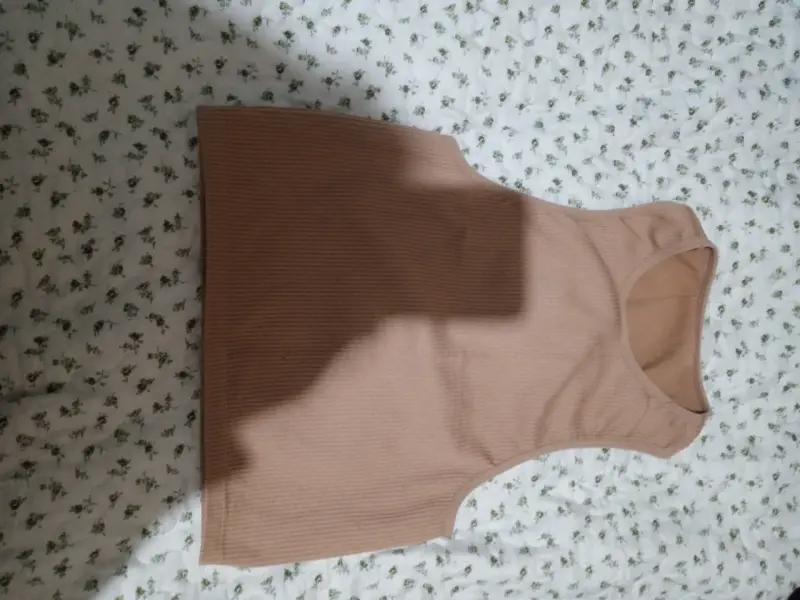 Polera sin mangas color beige