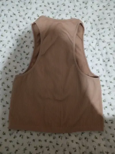Polera sin mangas color beige - miniatura 2