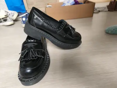 Zapatos mocasines negros hush puppies - miniatura 1