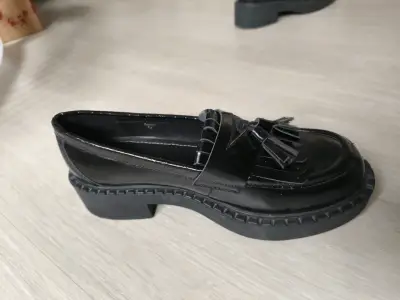 Zapatos mocasines negros hush puppies - miniatura 3