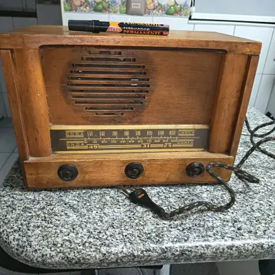 Radio antigua de madera - miniatura 2