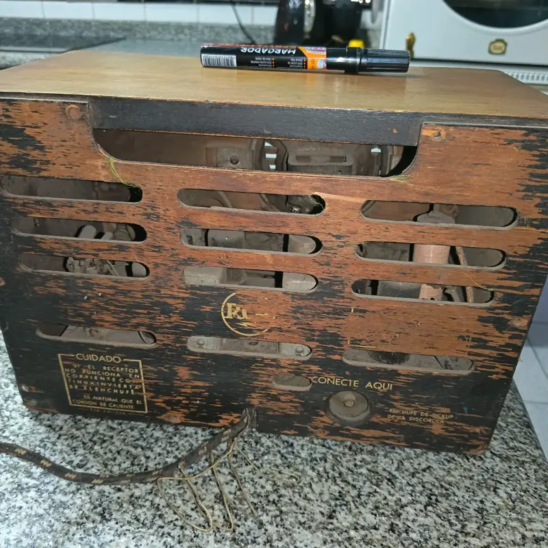 Radio antigua de madera - 3