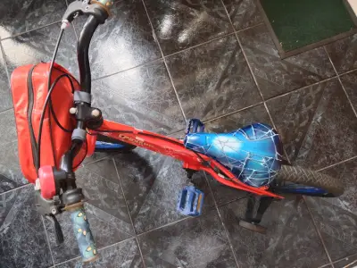 Bicicleta infantil Spider-Man - miniatura 3