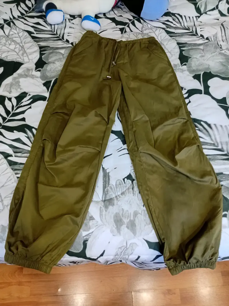 Pantalones cargo verde oliva - 1