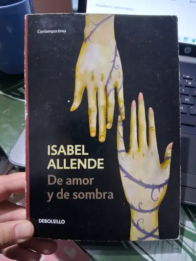 Libro 'De amor y de sombra' Isabel Allende - miniatura 1
