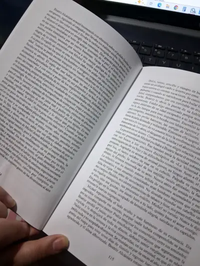 Libro 'De amor y de sombra' Isabel Allende - miniatura 3