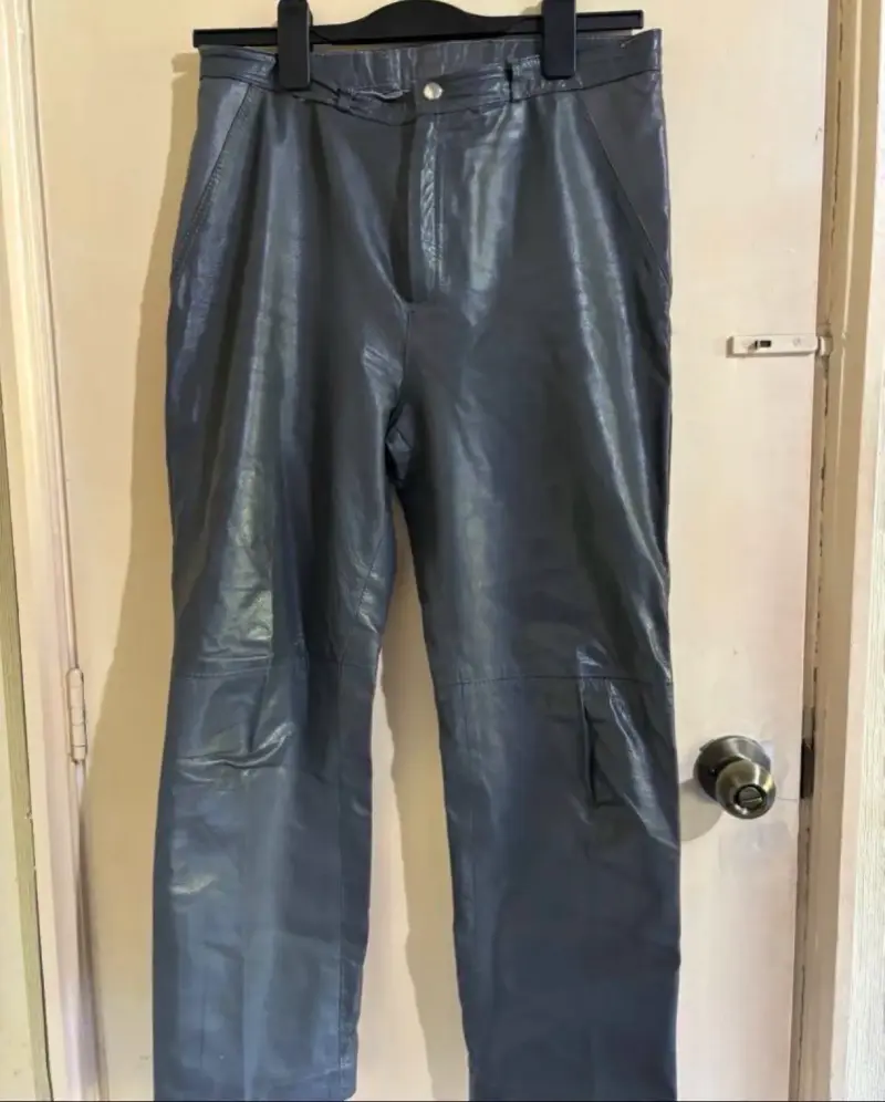 Pantalones grises de cuero - 1