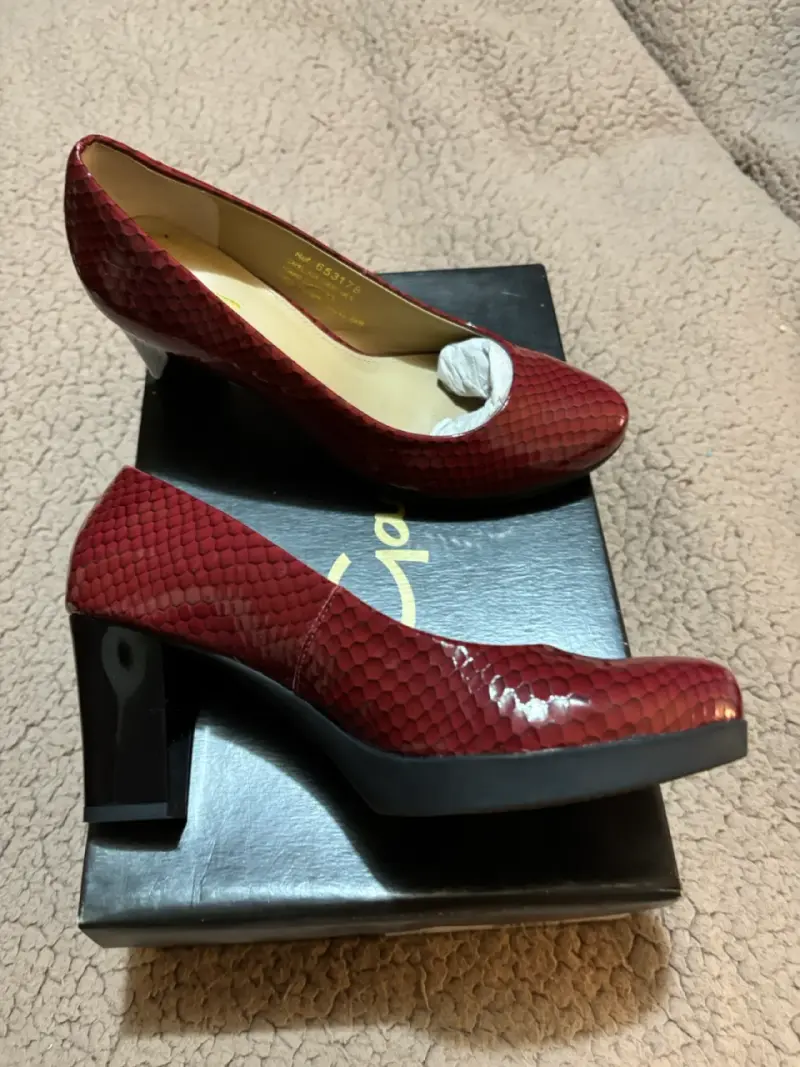 Zapatos de tacón rojos elegantes - 1