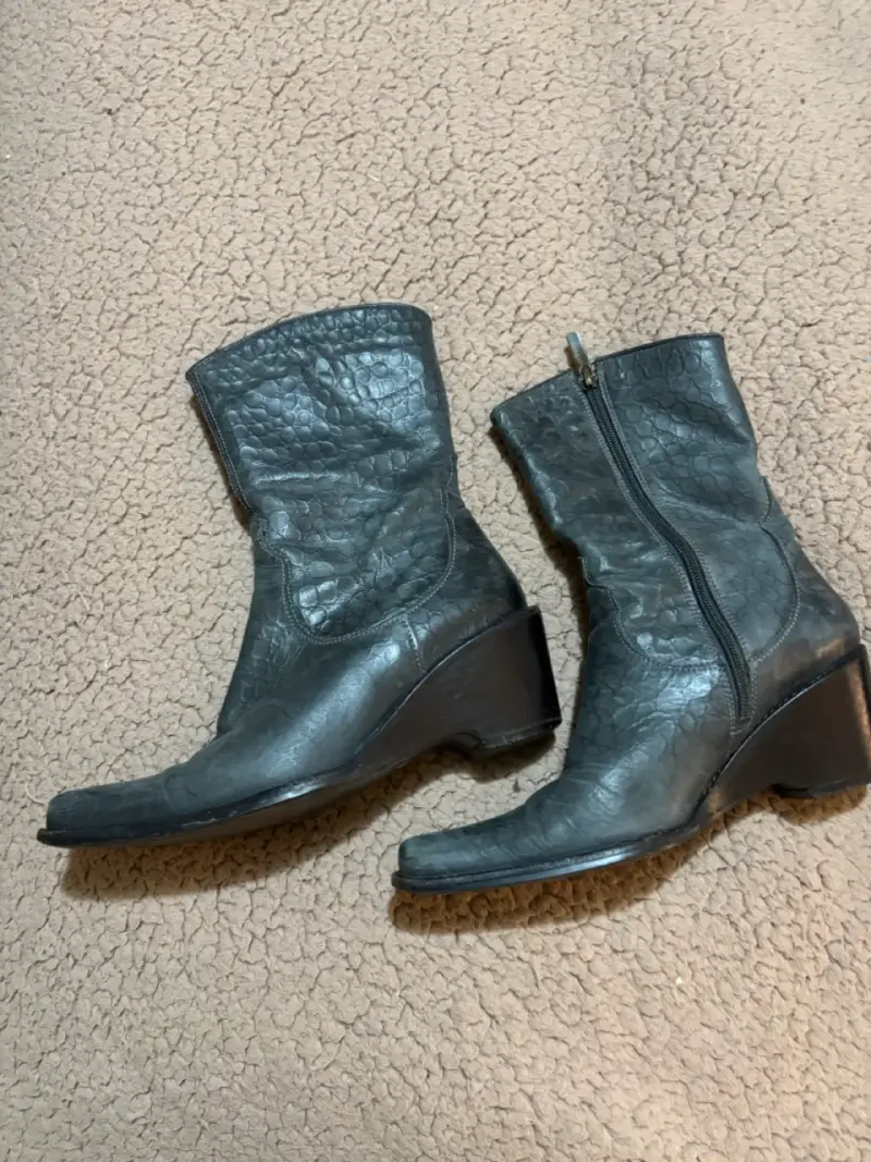 Botines de cuero gris con textura - 2