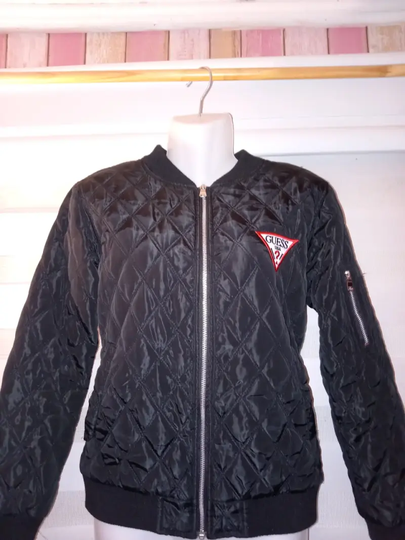 Chaqueta negra acolchada Guess - 1