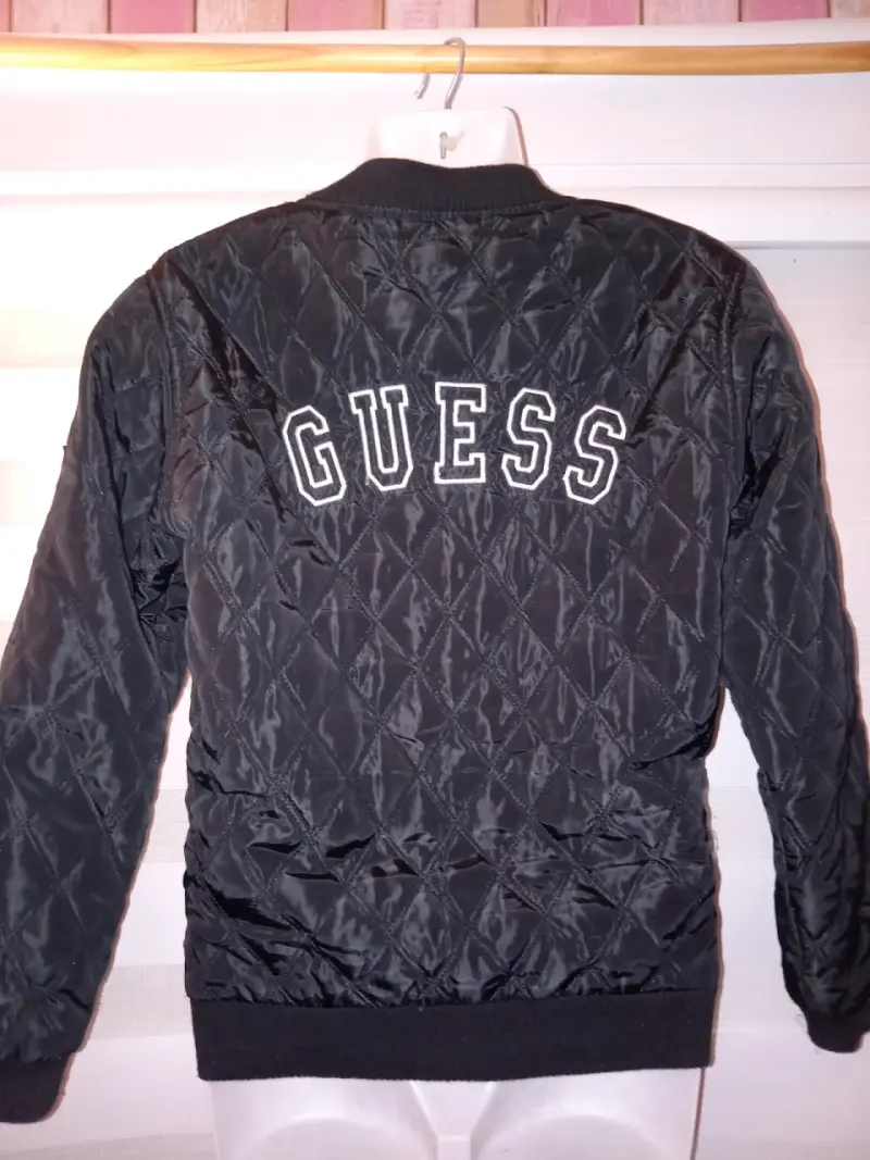 Chaqueta negra acolchada Guess - 2