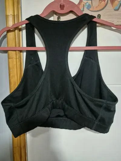 Top deportivo negro Nike - miniatura 2
